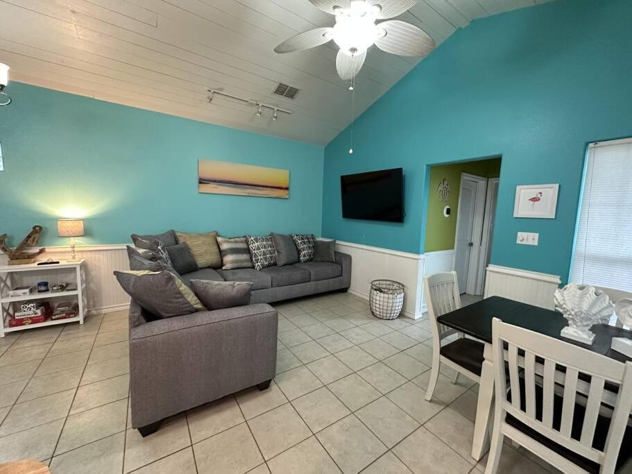 Barefoot Bungalow - Pet Friendly- 2 Bdrm Townhome Corpus Christi Exterior photo