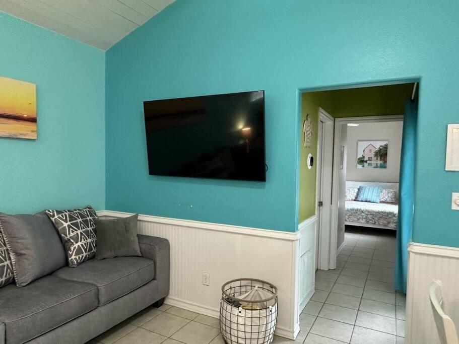 Barefoot Bungalow - Pet Friendly- 2 Bdrm Townhome Corpus Christi Exterior photo